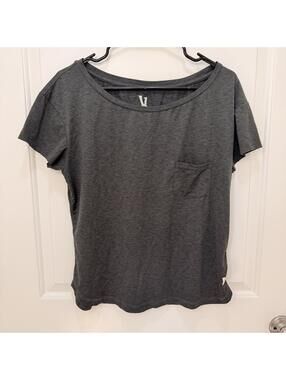 Vuori Lux Performance Tee Shirt Performance Womens Size Small Gray Pocket